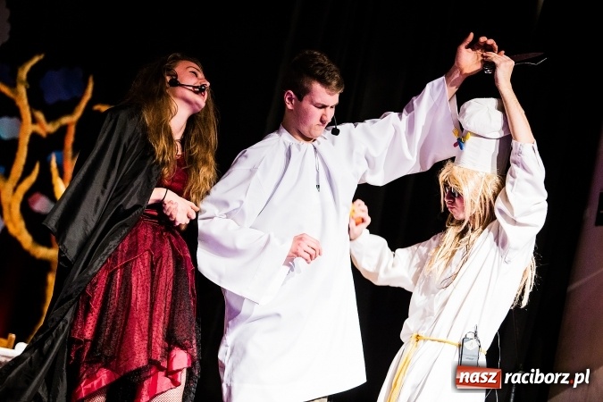 Zdjęcie w galerii na portalu naszraciborz.pl: Spektakl Zaświaty w wykonaniu grupy teatralnej Irrealis wiadomości z regionu