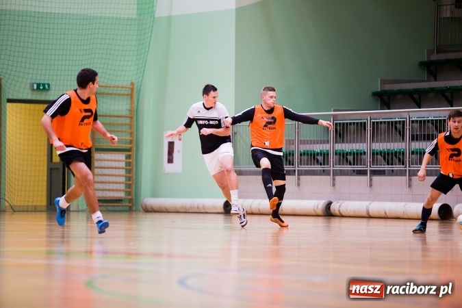 Zdjęcie w galerii na portalu naszraciborz.pl: HLPN: Pierwszoligowy piątek w Arenie Rafako wiadomości z regionu