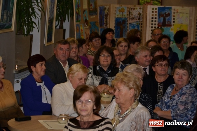 Zdjęcie w galerii na portalu naszraciborz.pl: Piosenki Anny German i Marka Grechuty na wieczorze przy świecach w Tworkowie  wiadomości z regionu