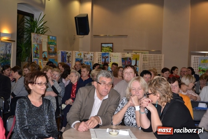 Zdjęcie w galerii na portalu naszraciborz.pl: Piosenki Anny German i Marka Grechuty na wieczorze przy świecach w Tworkowie  wiadomości z regionu