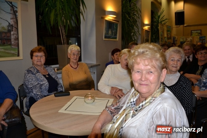 Zdjęcie w galerii na portalu naszraciborz.pl: Piosenki Anny German i Marka Grechuty na wieczorze przy świecach w Tworkowie  wiadomości z regionu