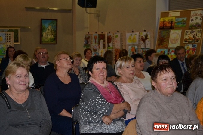 Zdjęcie w galerii na portalu naszraciborz.pl: Piosenki Anny German i Marka Grechuty na wieczorze przy świecach w Tworkowie  wiadomości z regionu