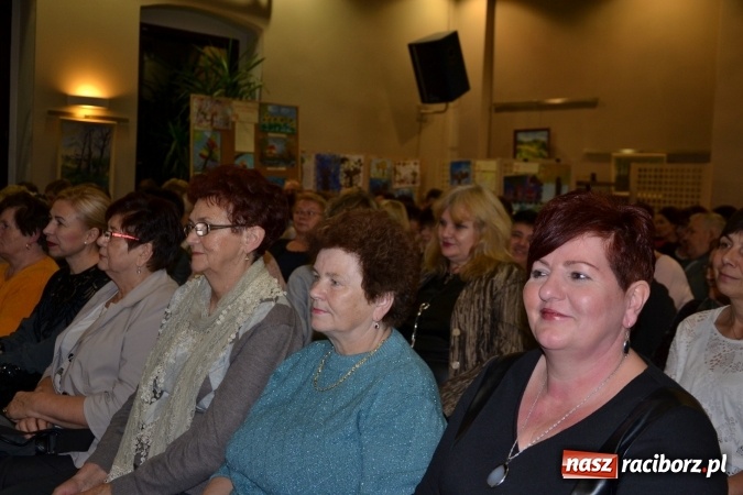 Zdjęcie w galerii na portalu naszraciborz.pl: Piosenki Anny German i Marka Grechuty na wieczorze przy świecach w Tworkowie  wiadomości z regionu