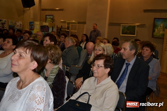 Zdjęcie w galerii na portalu naszraciborz.pl: Piosenki Anny German i Marka Grechuty na wieczorze przy świecach w Tworkowie  wiadomości z regionu