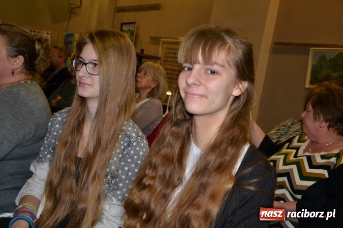 Zdjęcie w galerii na portalu naszraciborz.pl: Piosenki Anny German i Marka Grechuty na wieczorze przy świecach w Tworkowie  wiadomości z regionu