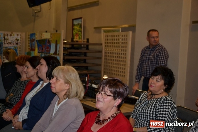 Zdjęcie w galerii na portalu naszraciborz.pl: Piosenki Anny German i Marka Grechuty na wieczorze przy świecach w Tworkowie  wiadomości z regionu