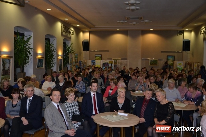 Zdjęcie w galerii na portalu naszraciborz.pl: Piosenki Anny German i Marka Grechuty na wieczorze przy świecach w Tworkowie  wiadomości z regionu