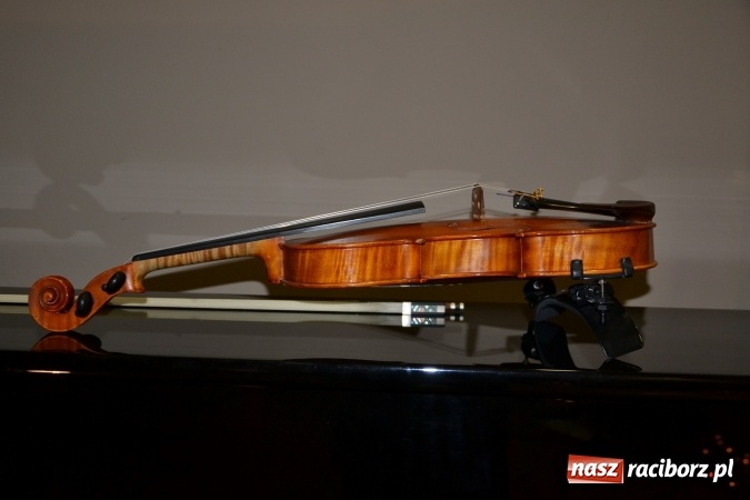 Zdjęcie w galerii na portalu naszraciborz.pl: Piosenki Anny German i Marka Grechuty na wieczorze przy świecach w Tworkowie  wiadomości z regionu