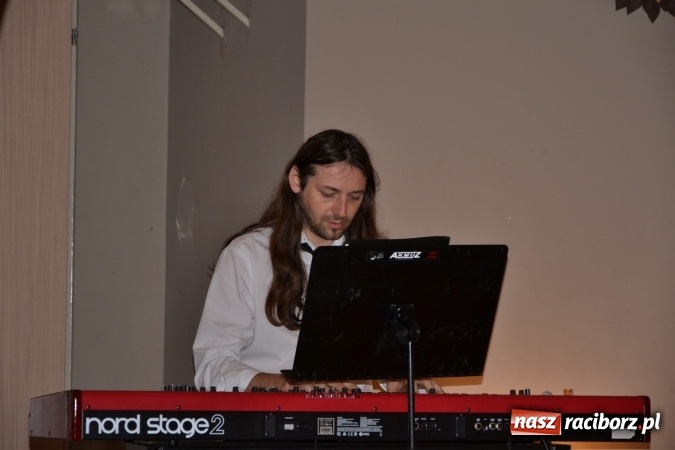 Zdjęcie w galerii na portalu naszraciborz.pl: Piosenki Anny German i Marka Grechuty na wieczorze przy świecach w Tworkowie  wiadomości z regionu