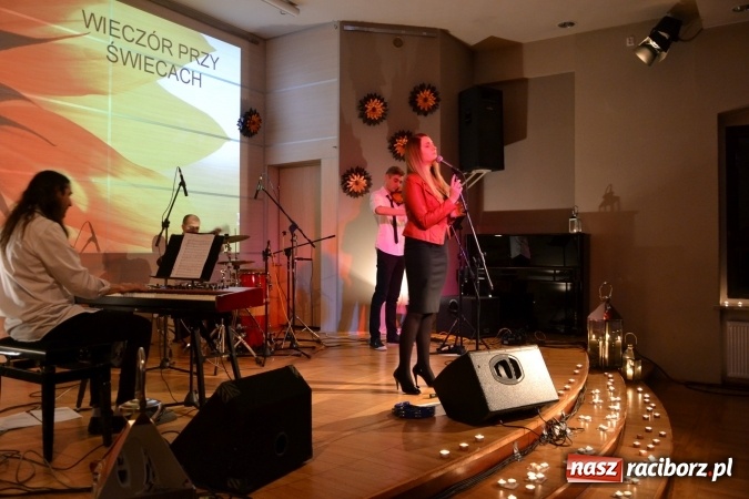 Zdjęcie w galerii na portalu naszraciborz.pl: Piosenki Anny German i Marka Grechuty na wieczorze przy świecach w Tworkowie  wiadomości z regionu