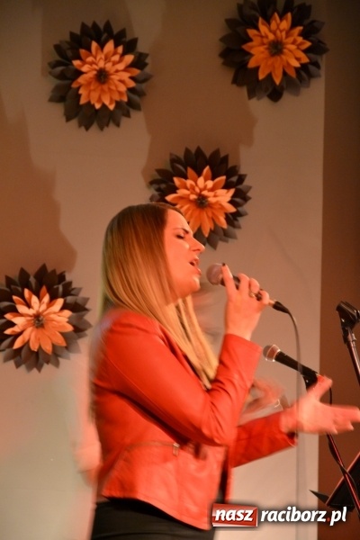 Zdjęcie w galerii na portalu naszraciborz.pl: Piosenki Anny German i Marka Grechuty na wieczorze przy świecach w Tworkowie  wiadomości z regionu