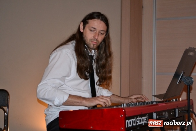 Zdjęcie w galerii na portalu naszraciborz.pl: Piosenki Anny German i Marka Grechuty na wieczorze przy świecach w Tworkowie  wiadomości z regionu