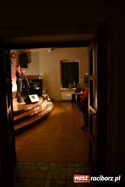 Zdjęcie w galerii na portalu naszraciborz.pl: Piosenki Anny German i Marka Grechuty na wieczorze przy świecach w Tworkowie  wiadomości z regionu