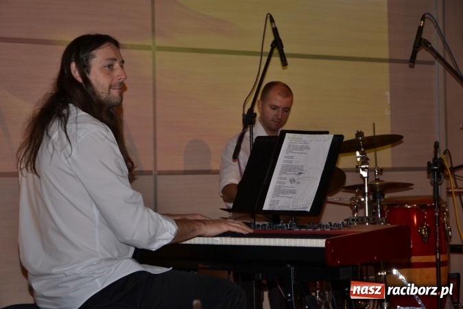 Zdjęcie w galerii na portalu naszraciborz.pl: Piosenki Anny German i Marka Grechuty na wieczorze przy świecach w Tworkowie  wiadomości z regionu