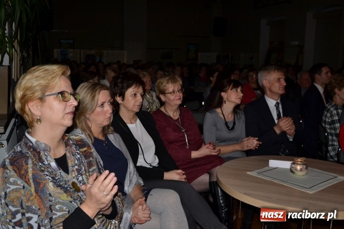 Zdjęcie w galerii na portalu naszraciborz.pl: Piosenki Anny German i Marka Grechuty na wieczorze przy świecach w Tworkowie  wiadomości z regionu