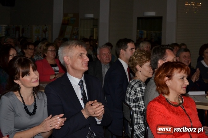 Zdjęcie w galerii na portalu naszraciborz.pl: Piosenki Anny German i Marka Grechuty na wieczorze przy świecach w Tworkowie  wiadomości z regionu