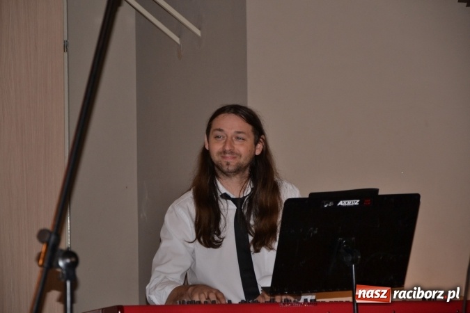 Zdjęcie w galerii na portalu naszraciborz.pl: Piosenki Anny German i Marka Grechuty na wieczorze przy świecach w Tworkowie  wiadomości z regionu