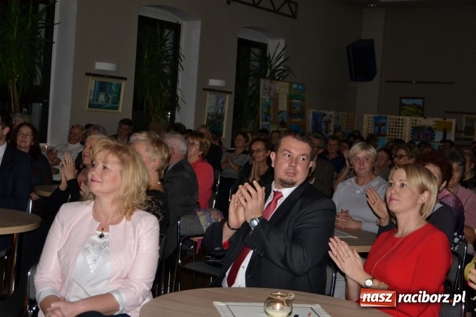 Zdjęcie w galerii na portalu naszraciborz.pl: Piosenki Anny German i Marka Grechuty na wieczorze przy świecach w Tworkowie  wiadomości z regionu