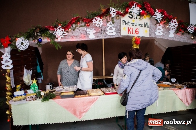 Zdjęcie w galerii na portalu naszraciborz.pl: Kiermasz świąteczny w Pietrowicach Wielkich wiadomości z regionu
