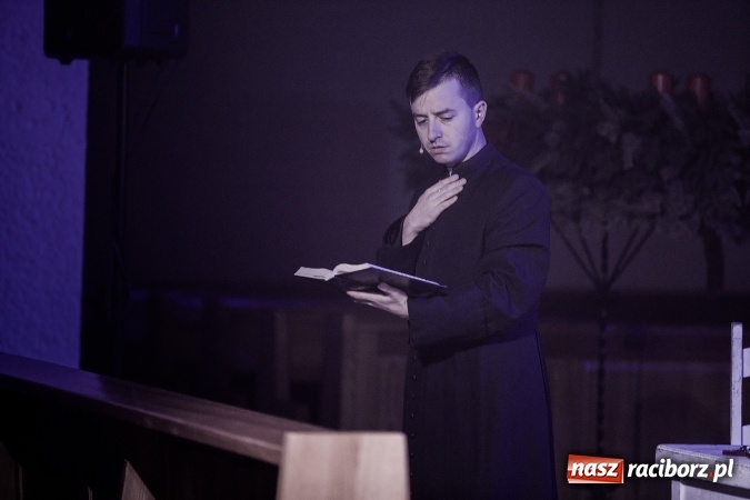 Zdjęcie w galerii na portalu naszraciborz.pl: Spektakl o życiu błogosławionego ks. Jerzego Popiełuszki w kościele na Ocicach wiadomości z regionu