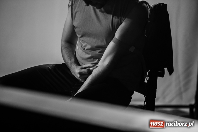 Zdjęcie w galerii na portalu naszraciborz.pl: Spektakl o życiu błogosławionego ks. Jerzego Popiełuszki w kościele na Ocicach wiadomości z regionu