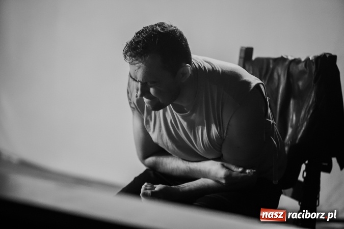 Zdjęcie w galerii na portalu naszraciborz.pl: Spektakl o życiu błogosławionego ks. Jerzego Popiełuszki w kościele na Ocicach wiadomości z regionu