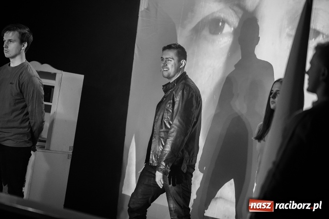 Zdjęcie w galerii na portalu naszraciborz.pl: Spektakl o życiu błogosławionego ks. Jerzego Popiełuszki w kościele na Ocicach wiadomości z regionu