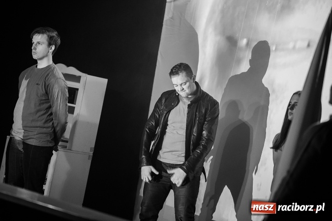 Zdjęcie w galerii na portalu naszraciborz.pl: Spektakl o życiu błogosławionego ks. Jerzego Popiełuszki w kościele na Ocicach wiadomości z regionu