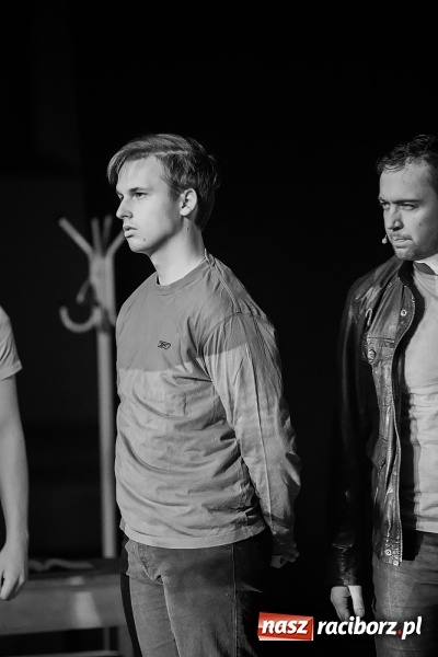 Zdjęcie w galerii na portalu naszraciborz.pl: Spektakl o życiu błogosławionego ks. Jerzego Popiełuszki w kościele na Ocicach wiadomości z regionu