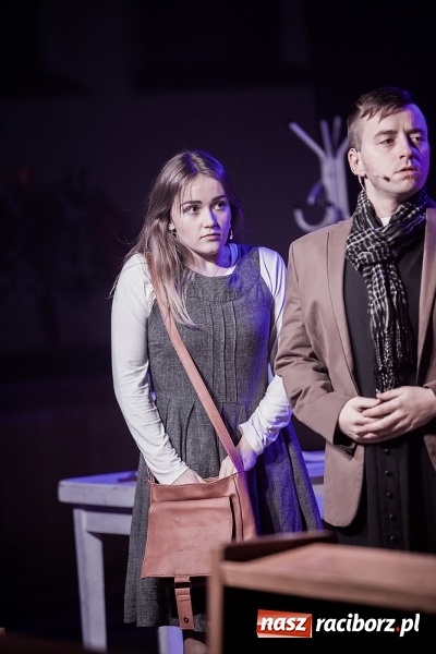 Zdjęcie w galerii na portalu naszraciborz.pl: Spektakl o życiu błogosławionego ks. Jerzego Popiełuszki w kościele na Ocicach wiadomości z regionu