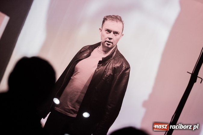 Zdjęcie w galerii na portalu naszraciborz.pl: Spektakl o życiu błogosławionego ks. Jerzego Popiełuszki w kościele na Ocicach wiadomości z regionu