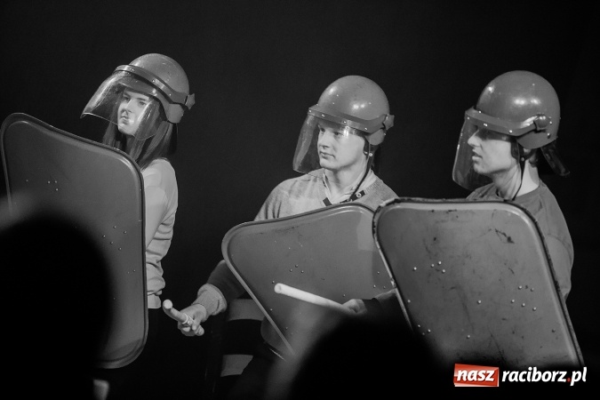 Zdjęcie w galerii na portalu naszraciborz.pl: Spektakl o życiu błogosławionego ks. Jerzego Popiełuszki w kościele na Ocicach wiadomości z regionu