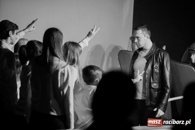 Zdjęcie w galerii na portalu naszraciborz.pl: Spektakl o życiu błogosławionego ks. Jerzego Popiełuszki w kościele na Ocicach wiadomości z regionu