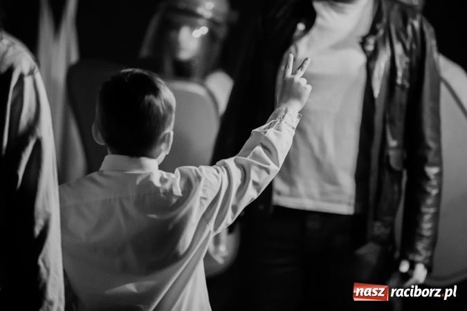 Zdjęcie w galerii na portalu naszraciborz.pl: Spektakl o życiu błogosławionego ks. Jerzego Popiełuszki w kościele na Ocicach wiadomości z regionu