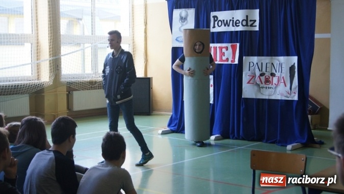 Zdjęcie w galerii na portalu naszraciborz.pl: Przeciwdziałamy nałogom – Wybieramy owoc zamiast papierosa!  wiadomości z regionu