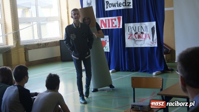 Zdjęcie w galerii na portalu naszraciborz.pl: Przeciwdziałamy nałogom – Wybieramy owoc zamiast papierosa!  wiadomości z regionu