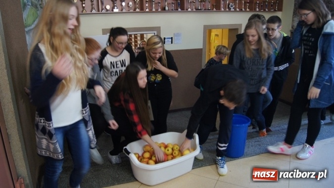 Zdjęcie w galerii na portalu naszraciborz.pl: Przeciwdziałamy nałogom – Wybieramy owoc zamiast papierosa!  wiadomości z regionu