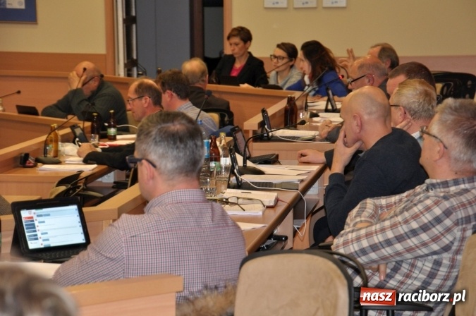 Zdjęcie w galerii na portalu naszraciborz.pl: Pierwsze koty za płoty - radni komisji branżowej sprawdzali system elektronicznego głosowania wiadomości z regionu