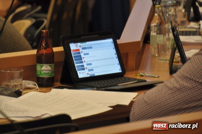 Zdjęcie w galerii na portalu naszraciborz.pl: Pierwsze koty za płoty - radni komisji branżowej sprawdzali system elektronicznego głosowania wiadomości z regionu