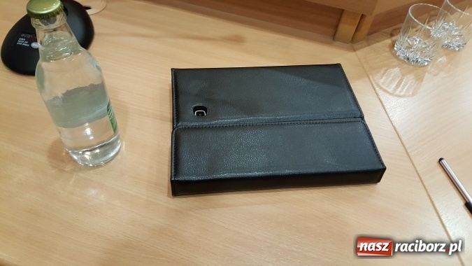 Zdjęcie w galerii na portalu naszraciborz.pl: Pierwsze koty za płoty - radni komisji branżowej sprawdzali system elektronicznego głosowania wiadomości z regionu