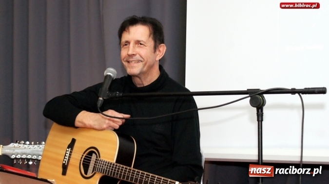 Zdjęcie w galerii na portalu naszraciborz.pl: Niecodzienna promocja książki w bibliotece  wiadomości z regionu