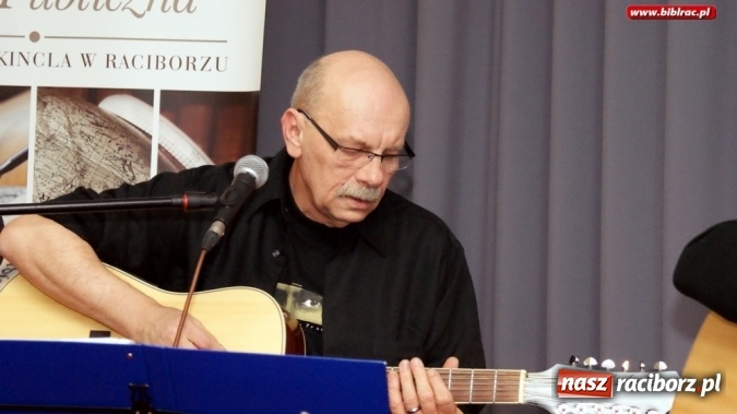 Zdjęcie w galerii na portalu naszraciborz.pl: Niecodzienna promocja książki w bibliotece  wiadomości z regionu