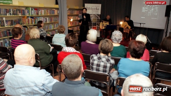 Zdjęcie w galerii na portalu naszraciborz.pl: Niecodzienna promocja książki w bibliotece  wiadomości z regionu