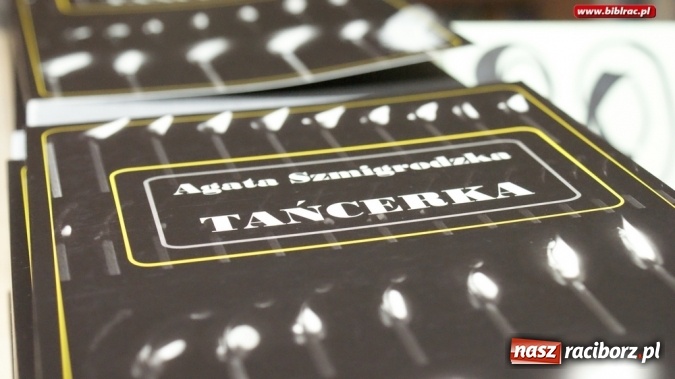 Zdjęcie w galerii na portalu naszraciborz.pl: Niecodzienna promocja książki w bibliotece  wiadomości z regionu