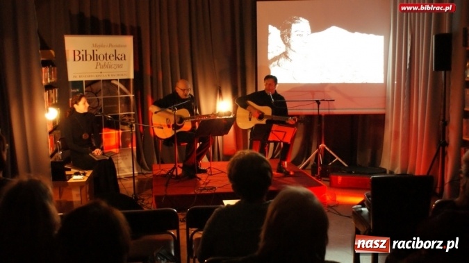 Zdjęcie w galerii na portalu naszraciborz.pl: Niecodzienna promocja książki w bibliotece  wiadomości z regionu