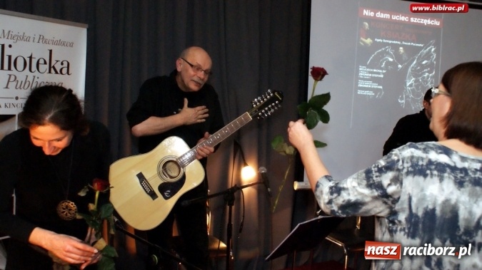 Zdjęcie w galerii na portalu naszraciborz.pl: Niecodzienna promocja książki w bibliotece  wiadomości z regionu