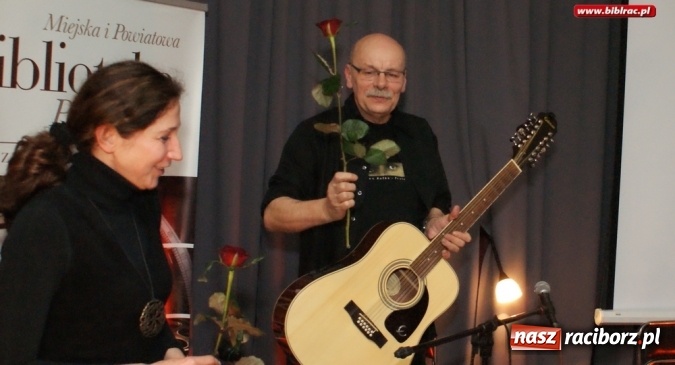Zdjęcie w galerii na portalu naszraciborz.pl: Niecodzienna promocja książki w bibliotece  wiadomości z regionu