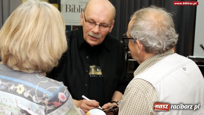 Zdjęcie w galerii na portalu naszraciborz.pl: Niecodzienna promocja książki w bibliotece  wiadomości z regionu