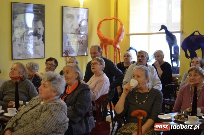 Zdjęcie w galerii na portalu naszraciborz.pl: Wczoraj odbyło się pierwsze spotkanie w ramach Kawiarenki Seniora wiadomości z regionu