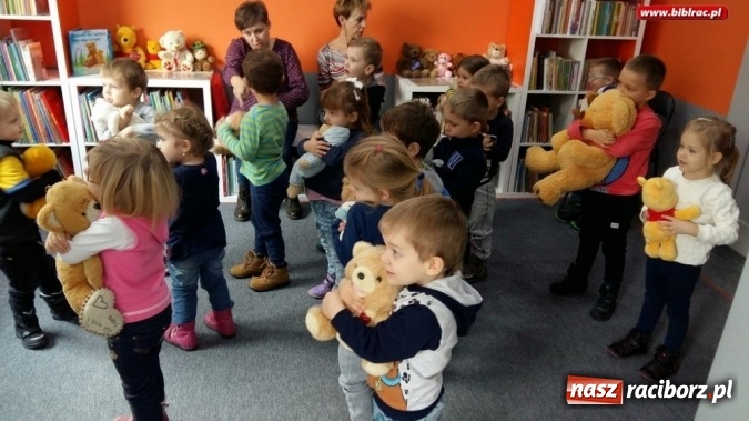 Zdjęcie w galerii na portalu naszraciborz.pl: Biblioteka świętowała Dzień Pluszowego Misia  wiadomości z regionu
